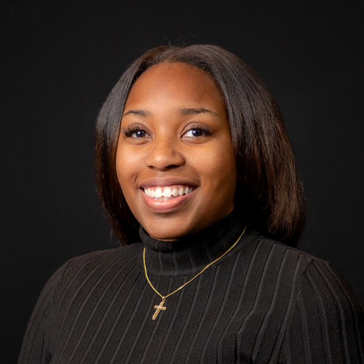 Danielle McCaw Headshot