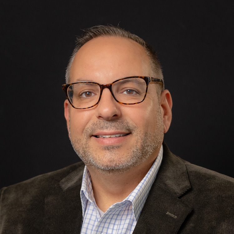 Rob Hernandez headshot